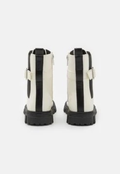 Friboo Stivaletti StringatiWhite Bambini Stivali F5713I0GN-A11 8 Friboo Stivaletti StringatiWhite Bambini Stivali F5713I0GN-A11 -Negozio online Friboo Italia 05e4e8599f1d452aa33a2d281458b3d6