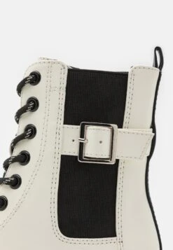 Friboo Stivaletti StringatiWhite Bambini Stivali F5713I0GN-A11 11 Friboo Stivaletti StringatiWhite Bambini Stivali F5713I0GN-A11 -Negozio online Friboo Italia 250ea761f4bf46058f46159cb83de268