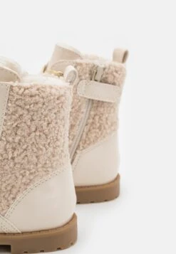 Friboo Stivaletti StringatiNude Bambini Stivali F5713I0EY-J11 -Negozio online Friboo Italia 4962b11886164aecbbd42ea690c24d22