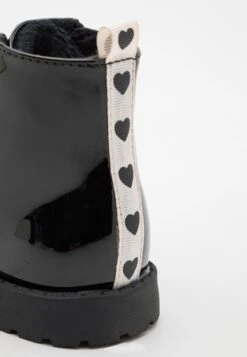 Friboo StivalettiBlack Bambini Stivali F5713I0DI-Q11 -Negozio online Friboo Italia a224016b28df4fe0a9ab09d70070c8e8